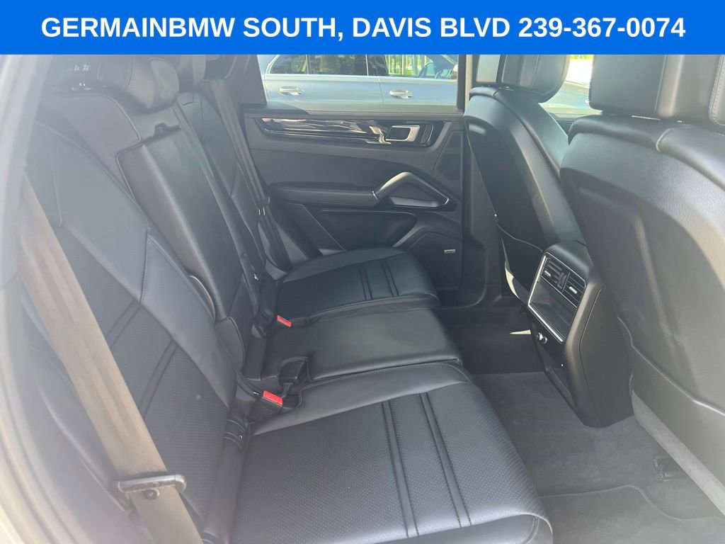Used 2023 Porsche Cayenne AWD/4WD image 29