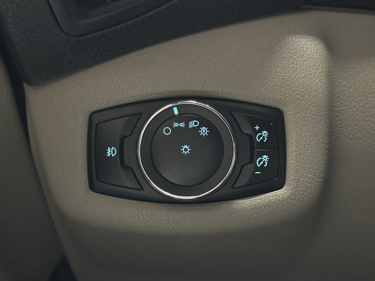 Used 2014 Ford Transit Connect Titanium FWD image 25