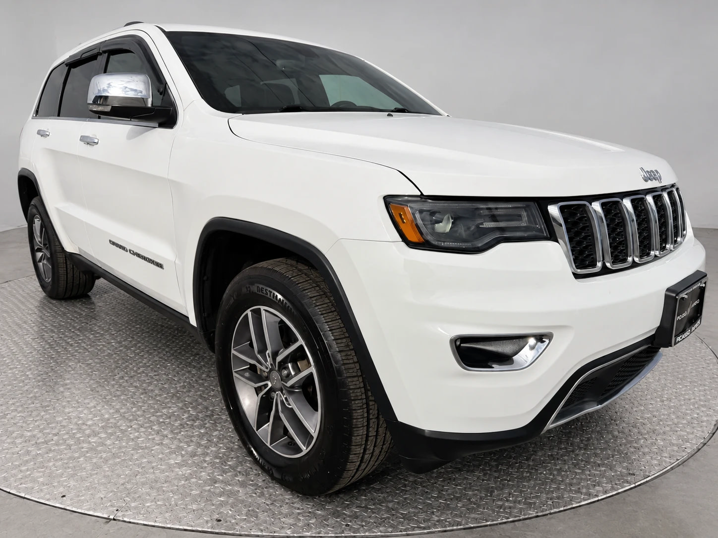 Used 2019 Jeep Grand Cherokee Limited w/ Luxury Group II AWD/4WD image 4