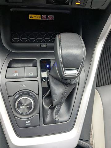 Used 2023 Toyota RAV4 XLE Premium image 14