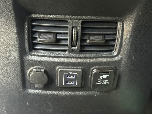 Used 2024 Nissan Titan SV w/ SV Convenience Package image 5