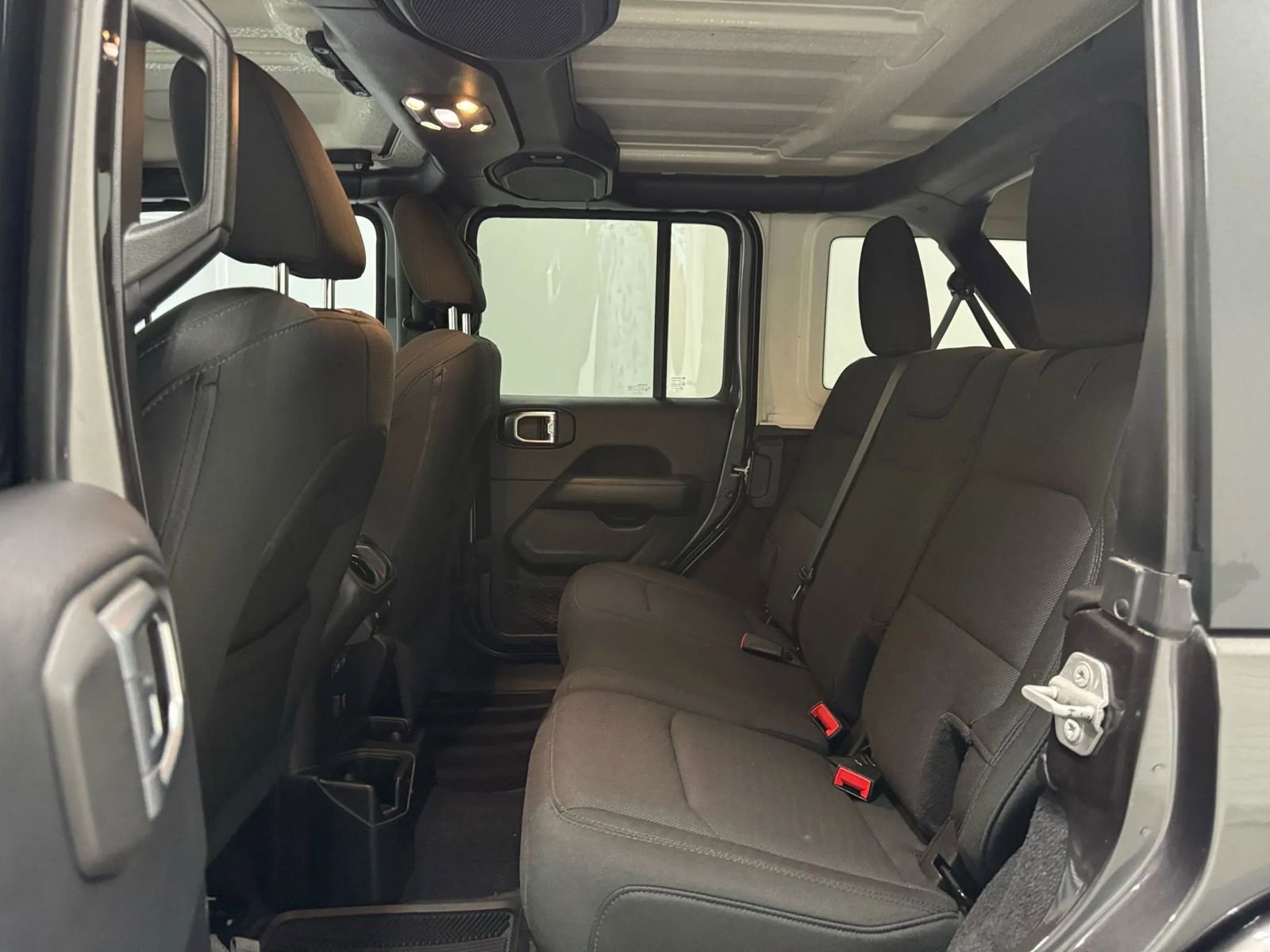 Used 2019 Jeep Wrangler Unlimited Sahara image 16