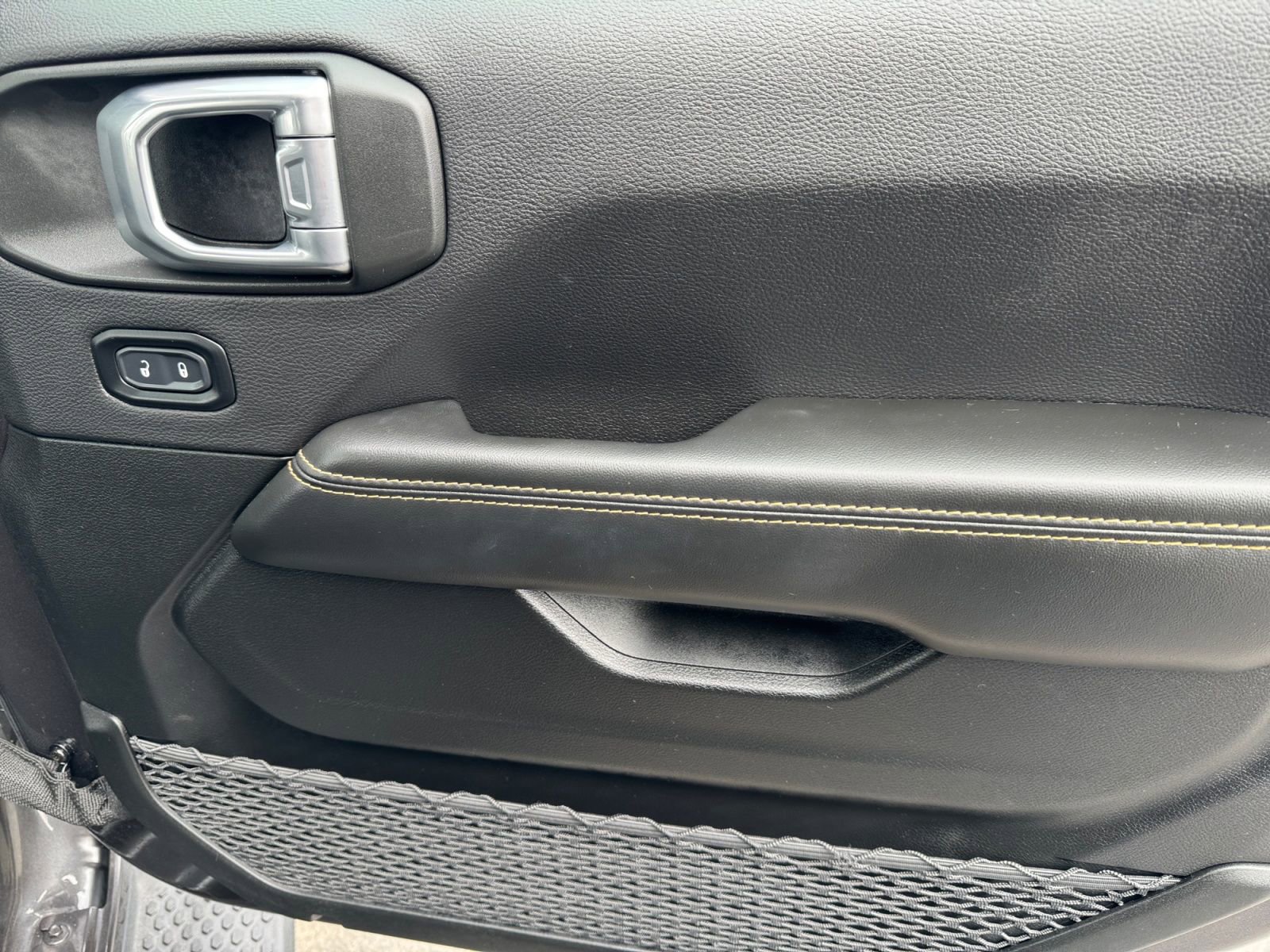 Used 2024 Jeep Wrangler Sahara w/ Technology Group AWD/4WD image 14