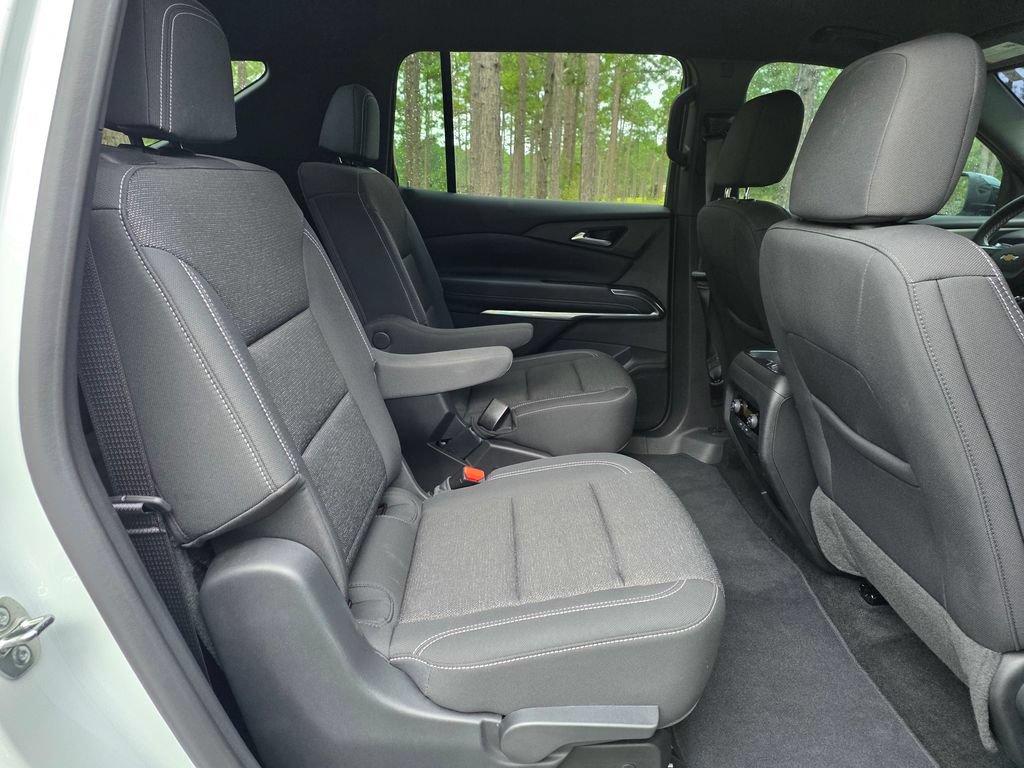 Used 2025 Chevrolet Traverse LT FWD image 21
