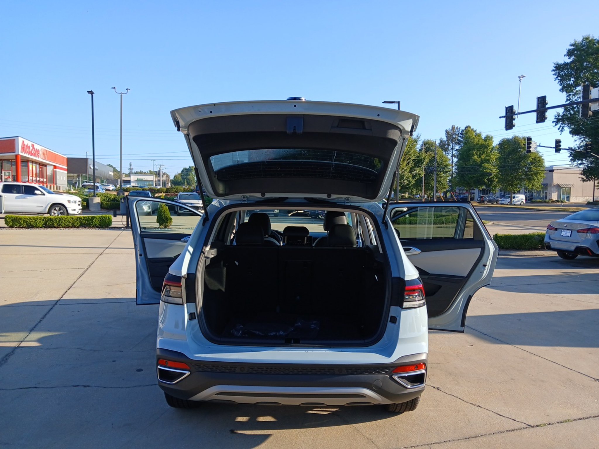 New 2027 Volkswagen Taos SE FWD image 23