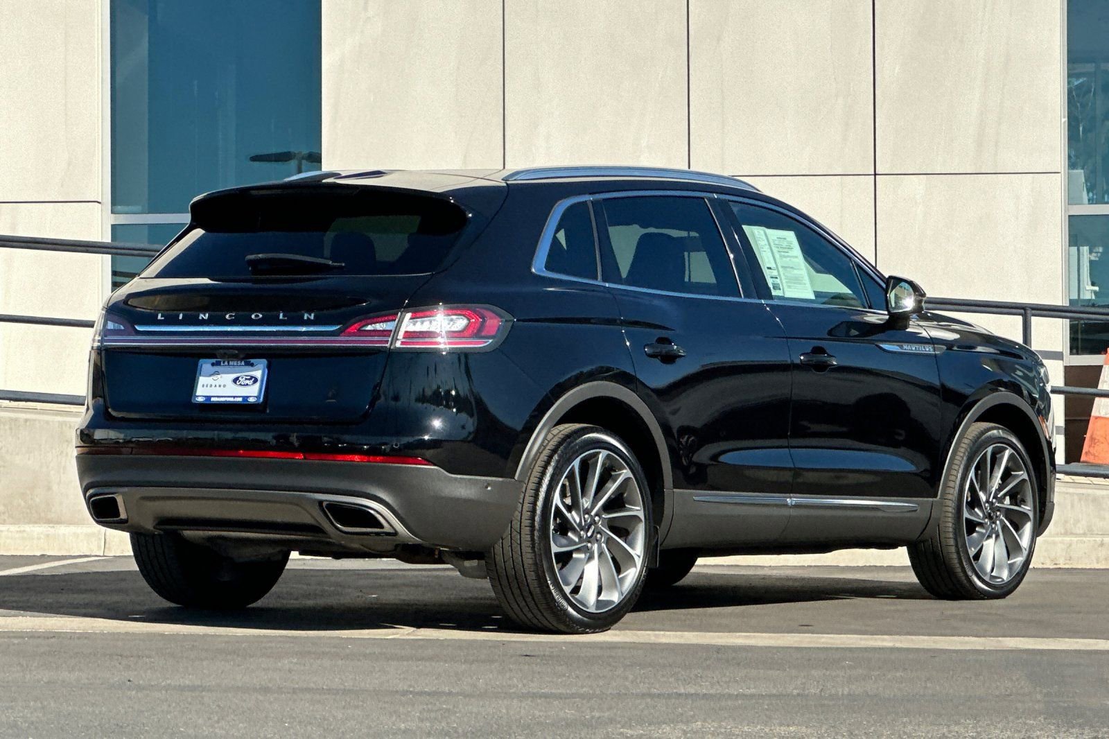 Used 2023 Lincoln Nautilus Reserve w/ Equipment Group 202A image 3