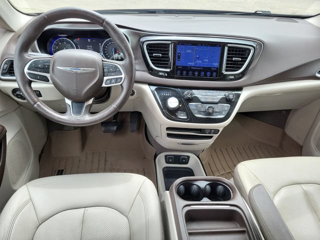 Used 2017 Chrysler Pacifica Touring-L Plus w/ Advanced Safetytec Group FWD image 21