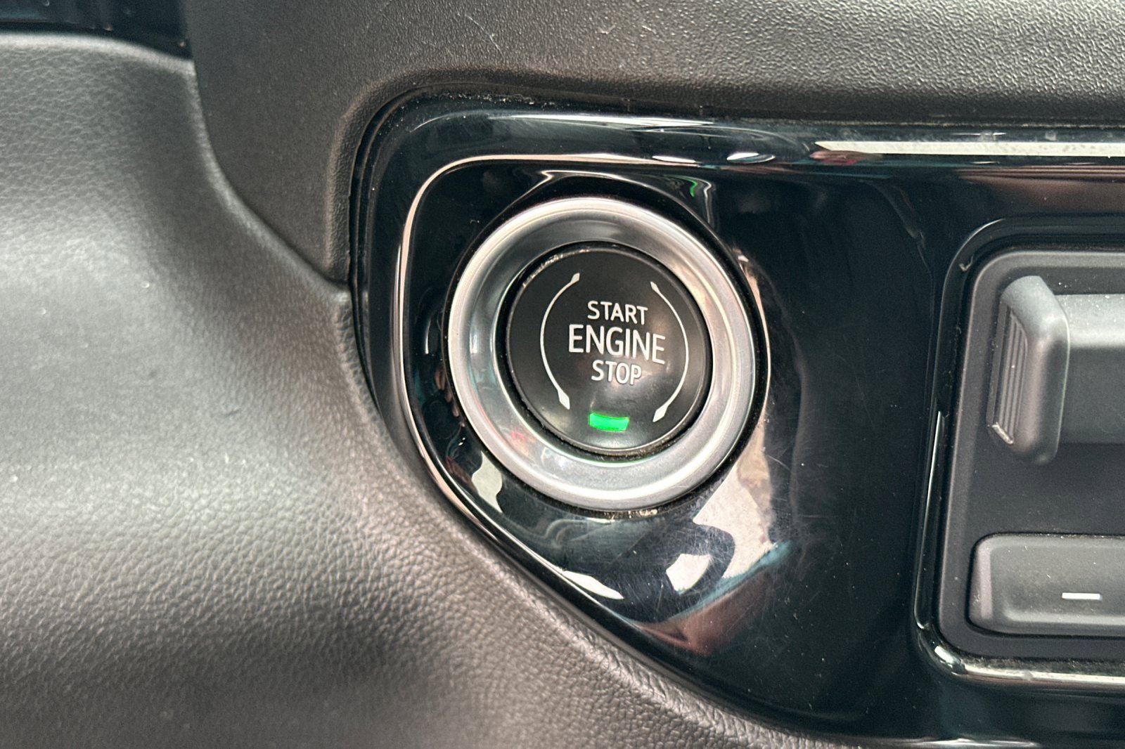 Used 2024 Chevrolet Silverado 2500 LTZ w/ LTZ Premium Package image 33