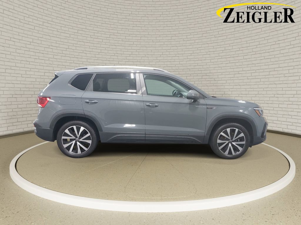 Used 2023 Volkswagen Taos SE w/ Panoramic Sunroof Package AWD/4WD image 4