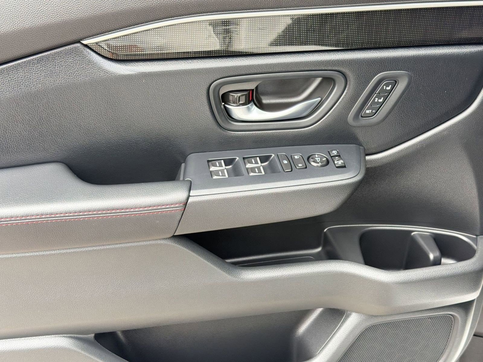 Used 2025 Honda Pilot Black Edition image 13