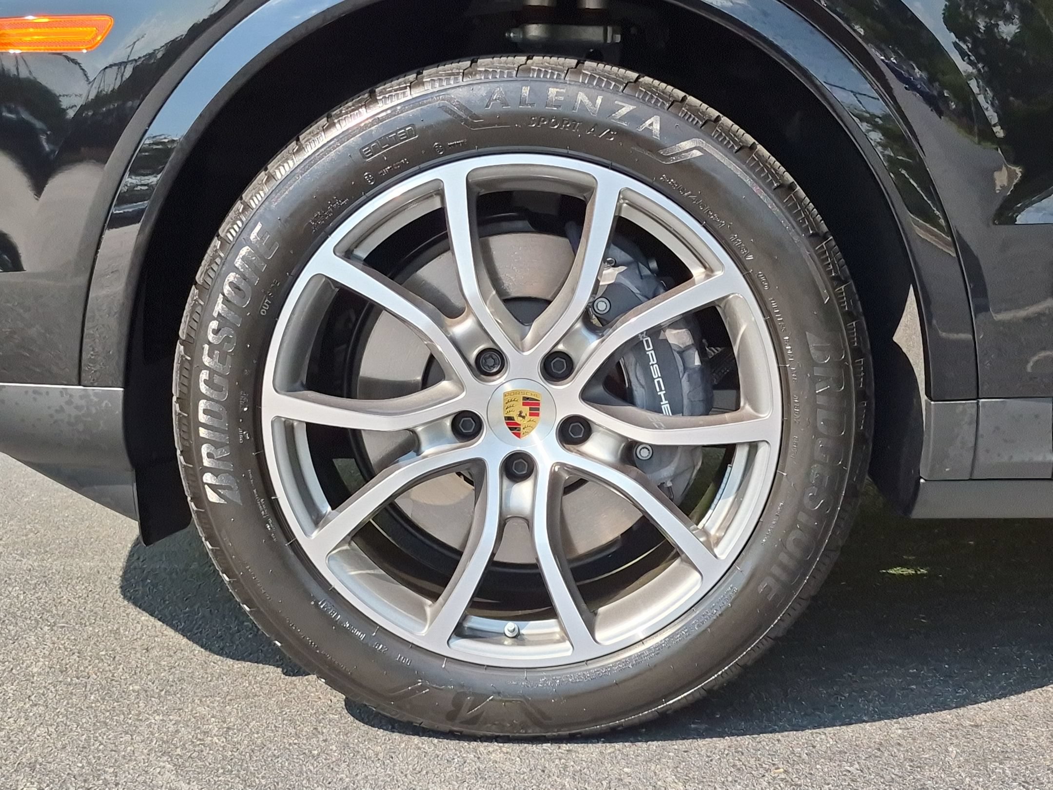 Certified 2024 Porsche Cayenne AWD/4WD image 36