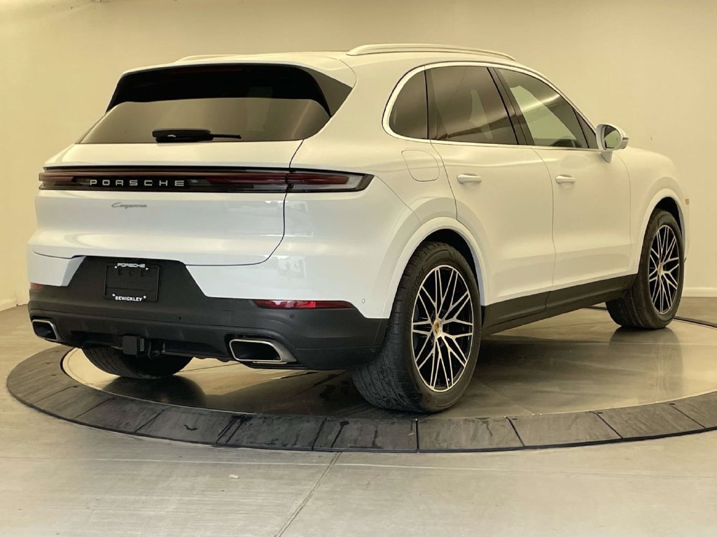Certified 2024 Porsche Cayenne AWD/4WD image 7