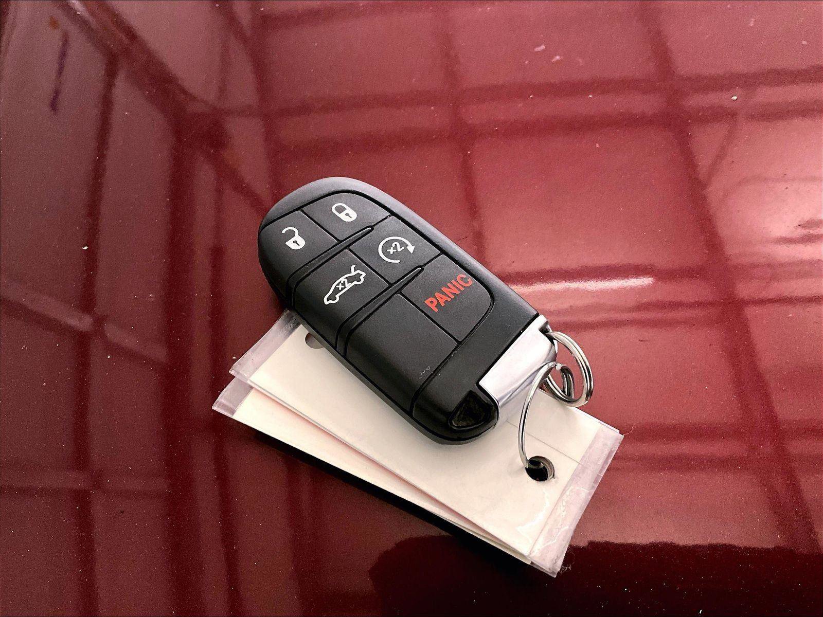 Used 2016 Chrysler 200 C image 9