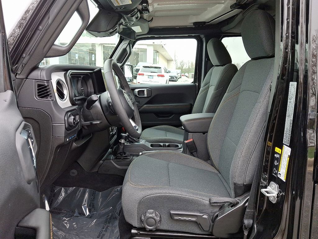 Used 2025 Jeep Wrangler Unlimited Sahara image 13