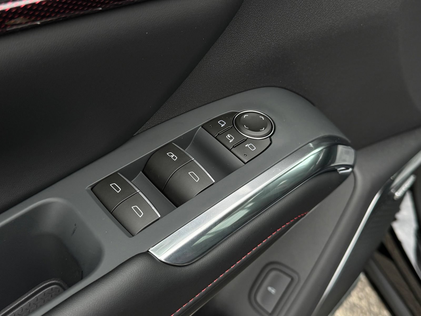 New 2027 Chevrolet Traverse RS AWD/4WD image 13