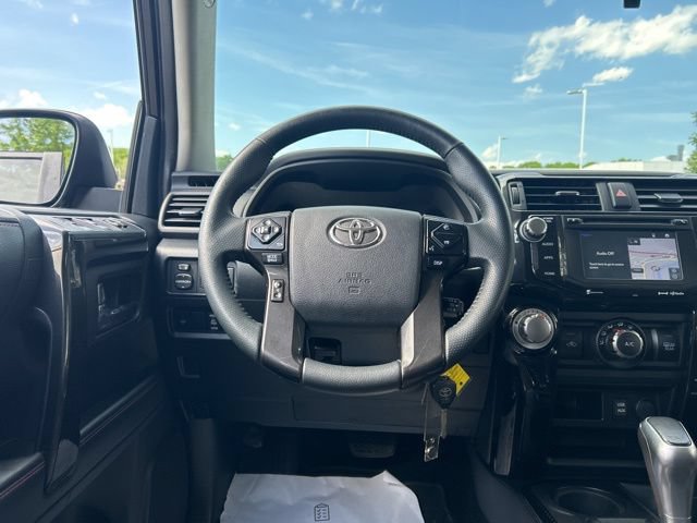 Used 2018 Toyota 4Runner TRD Off-Road AWD/4WD image 19