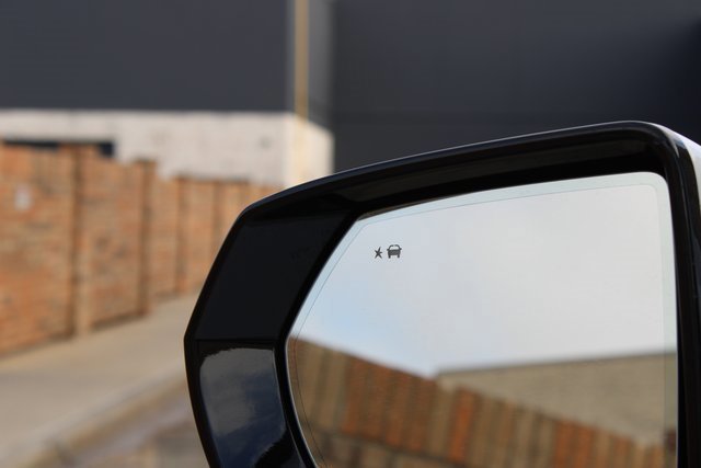 Used 2023 GMC Yukon SLT w/ SLT Premium Package image 25