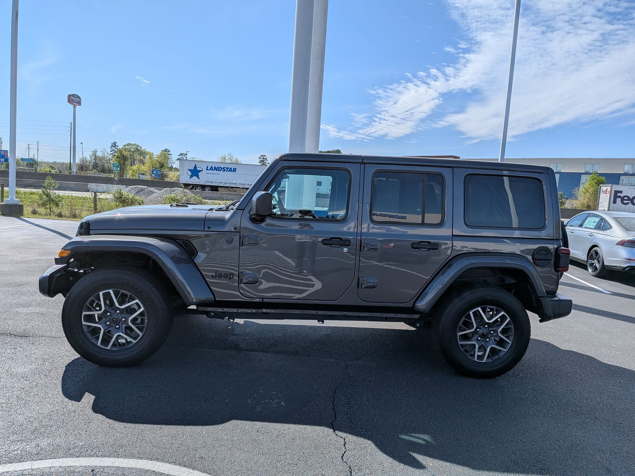 Used 2025 Jeep Wrangler Sahara AWD/4WD image 6