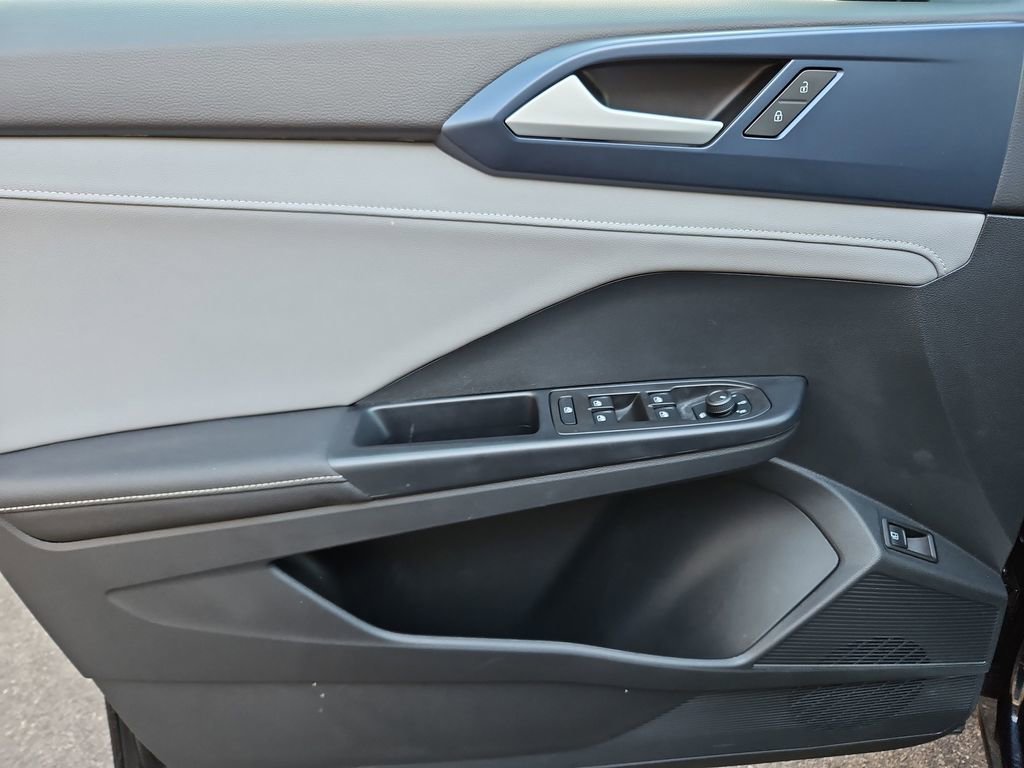 Used 2024 Volkswagen Taos SE image 27