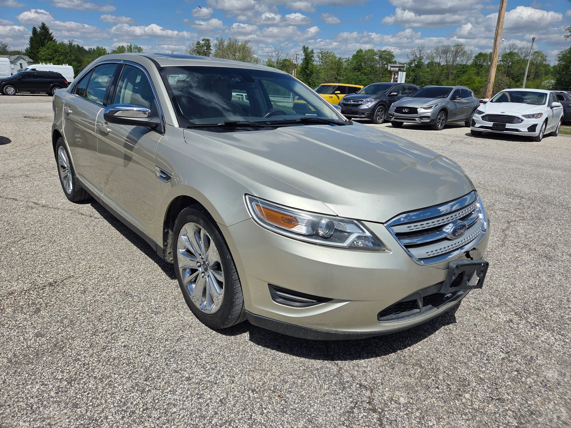 Used 2010 Ford Taurus Limited AWD/4WD image 3