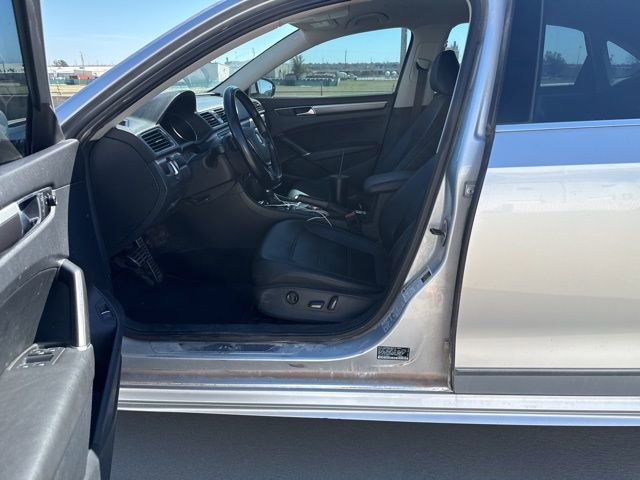 Used 2017 Volkswagen Passat 1.8T R-Line image 10