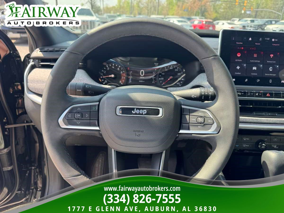Used 2023 Jeep Compass Latitude w/ Sun and Sound Group AWD/4WD image 17