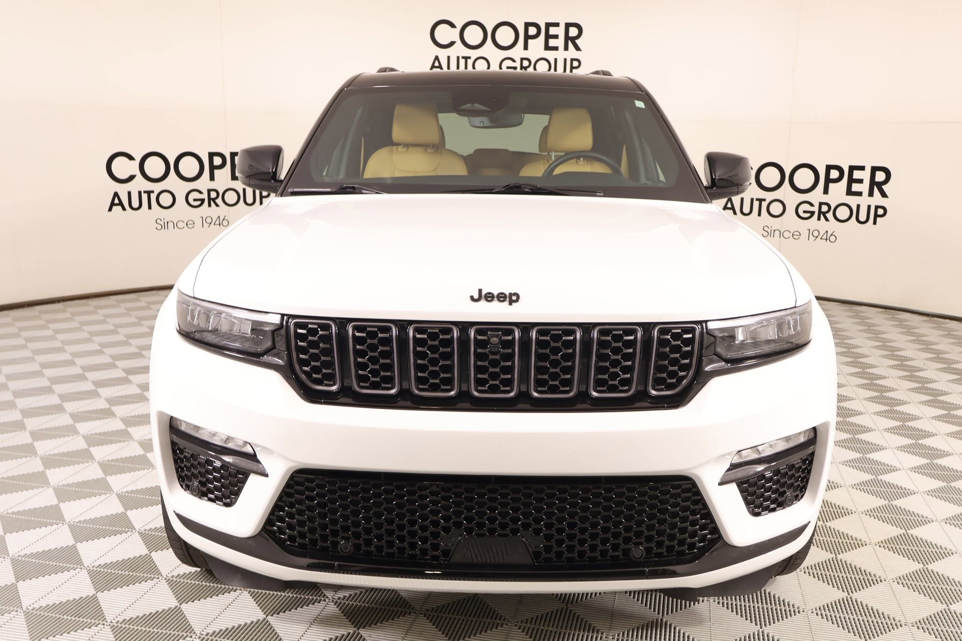 Used 2025 Jeep Grand Cherokee Summit AWD/4WD image 10