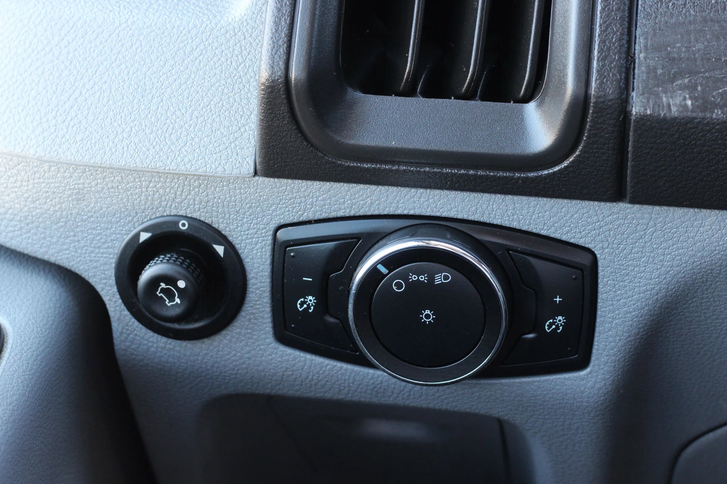 Used 2016 Ford Transit 350 XL image 18