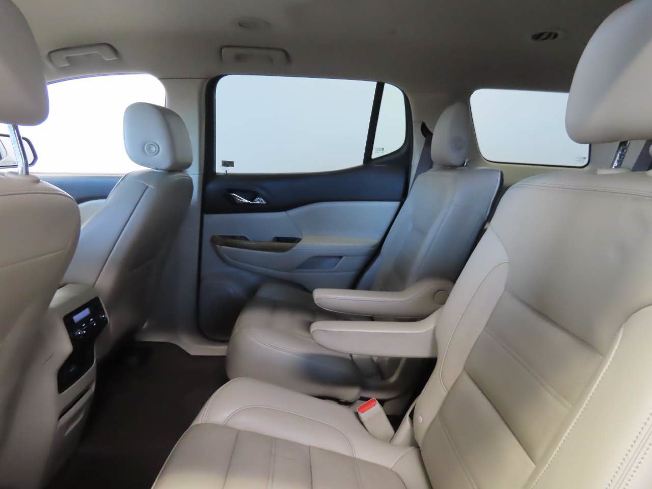 Used 2018 GMC Acadia Denali w/ Technology Package FWD image 8