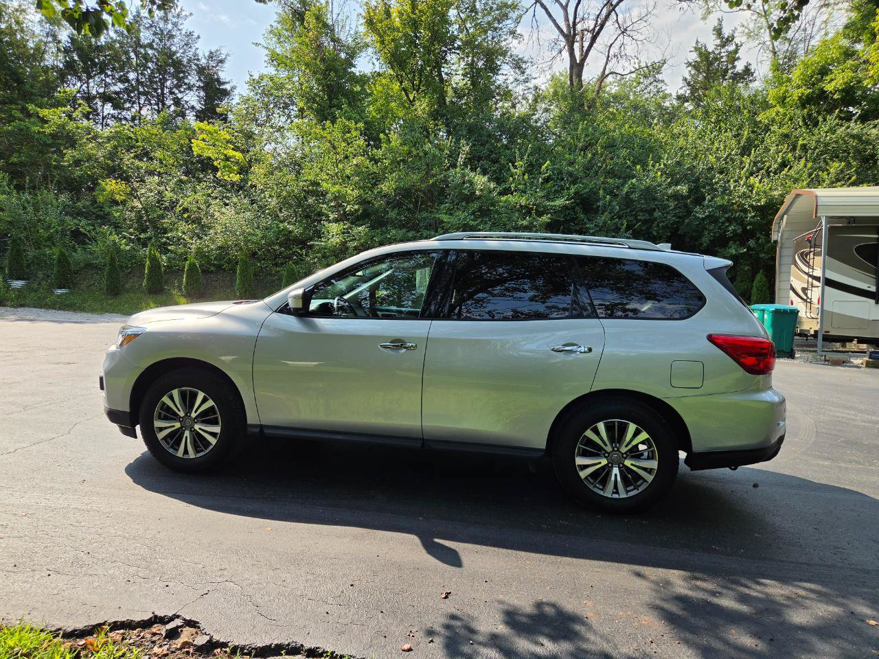 Used 2020 Nissan Pathfinder SL AWD/4WD image 5