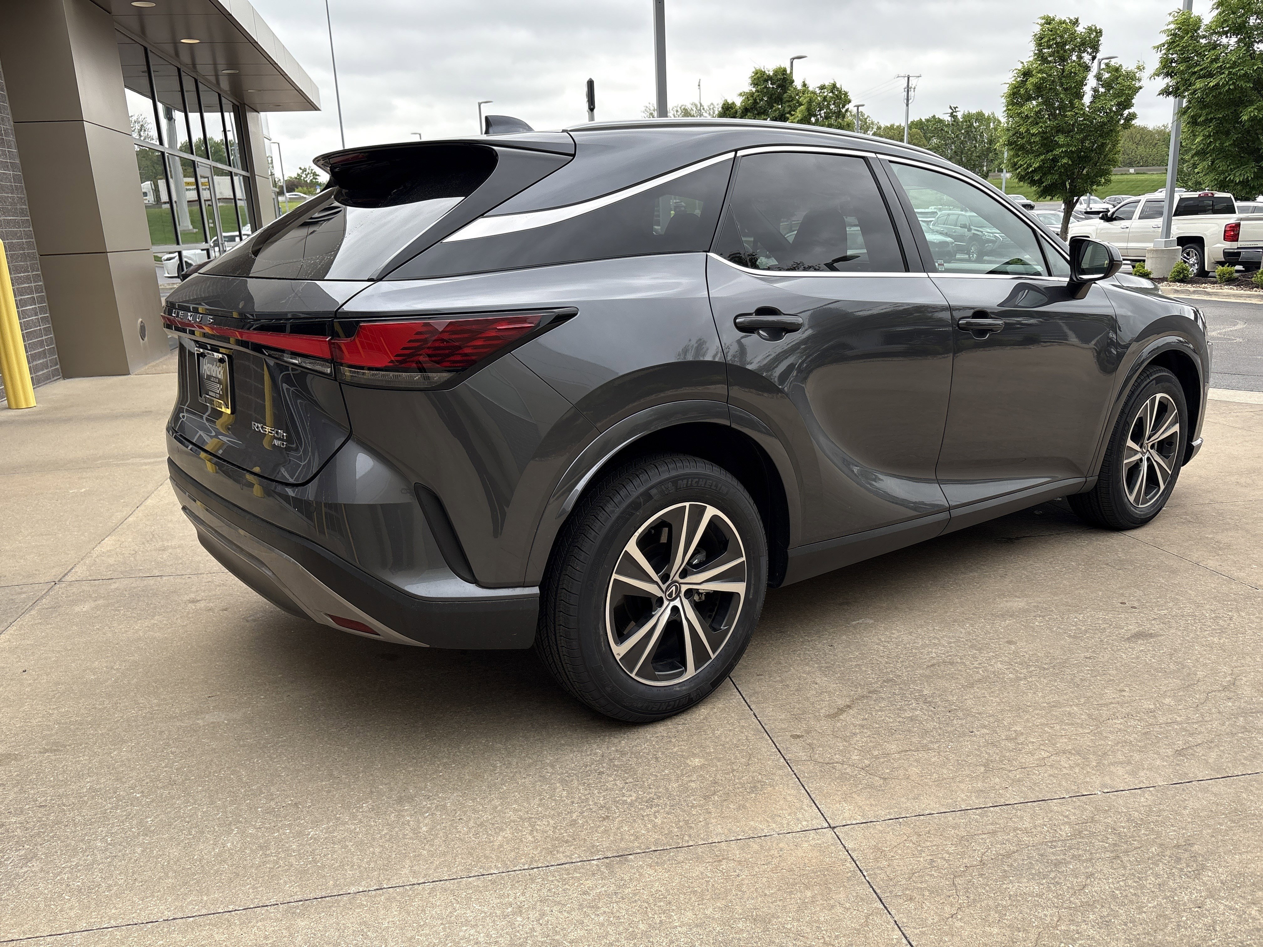 Used 2024 Lexus RX 350h w/ Cold Area Package AWD/4WD image 31