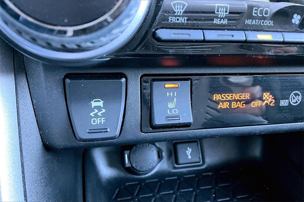 Used 2022 Toyota RAV4 XLE image 31