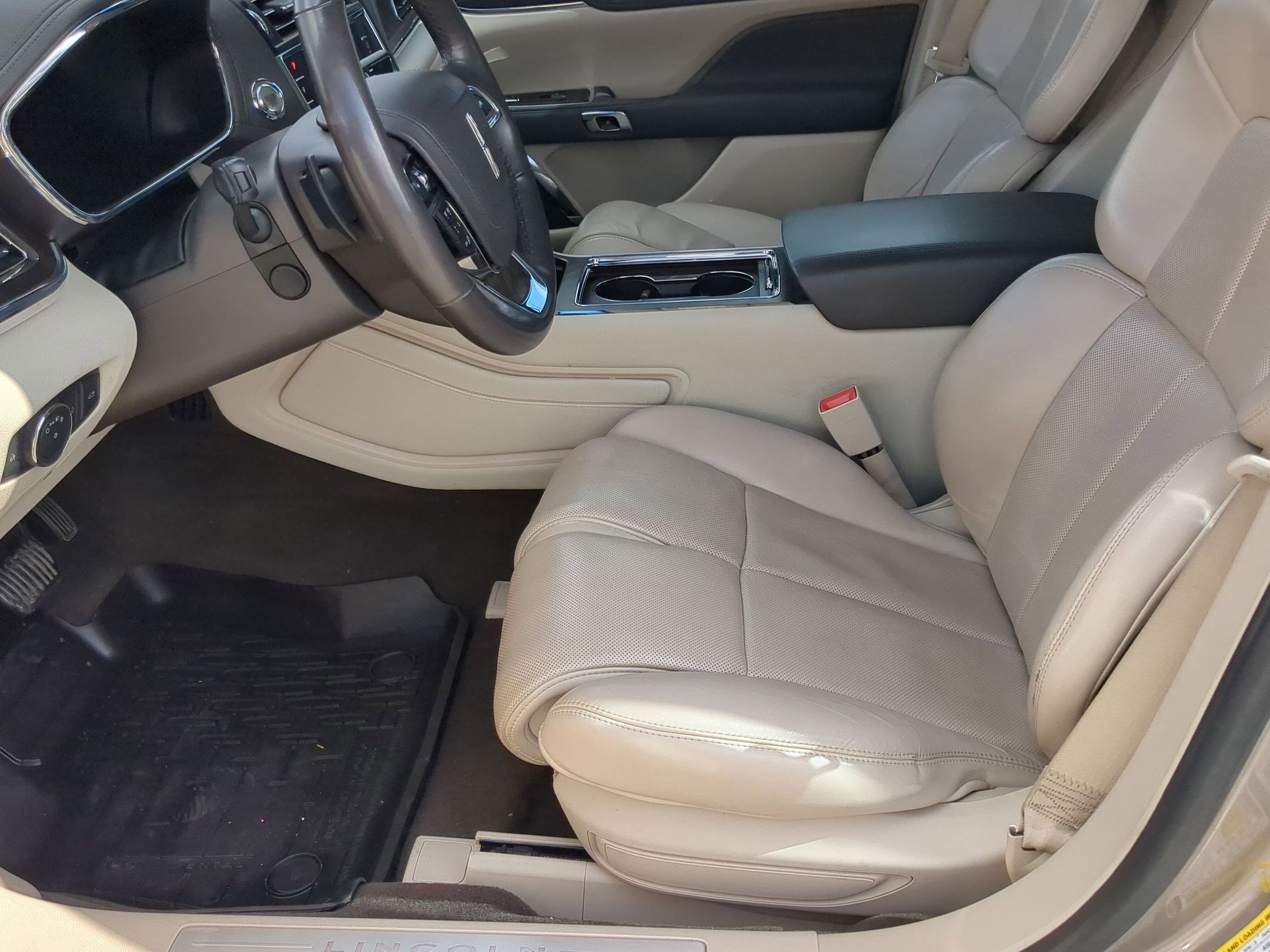 Used 2019 Lincoln Continental Reserve image 11