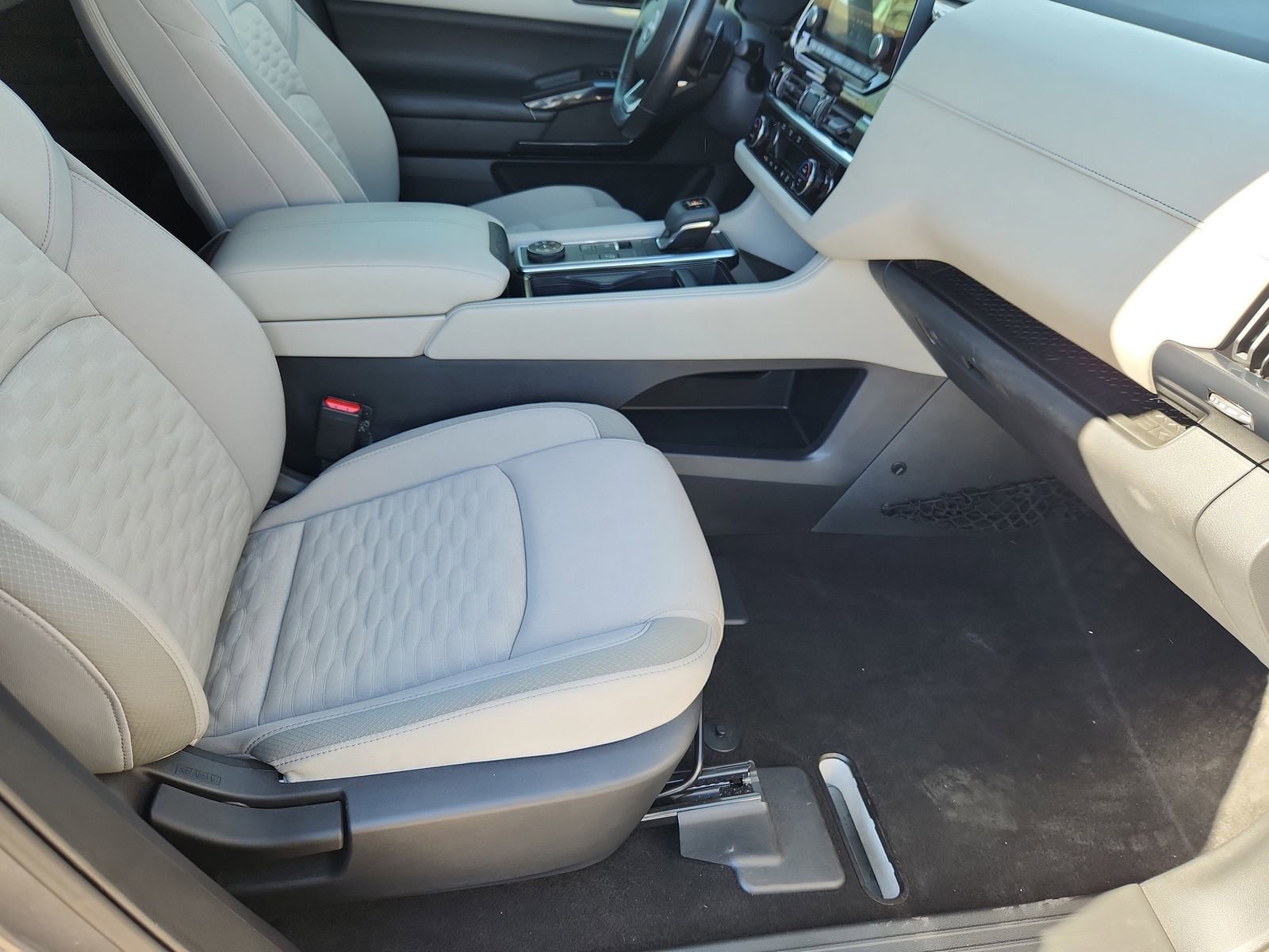 Used 2023 Nissan Pathfinder SV w/ Cargo Package image 14