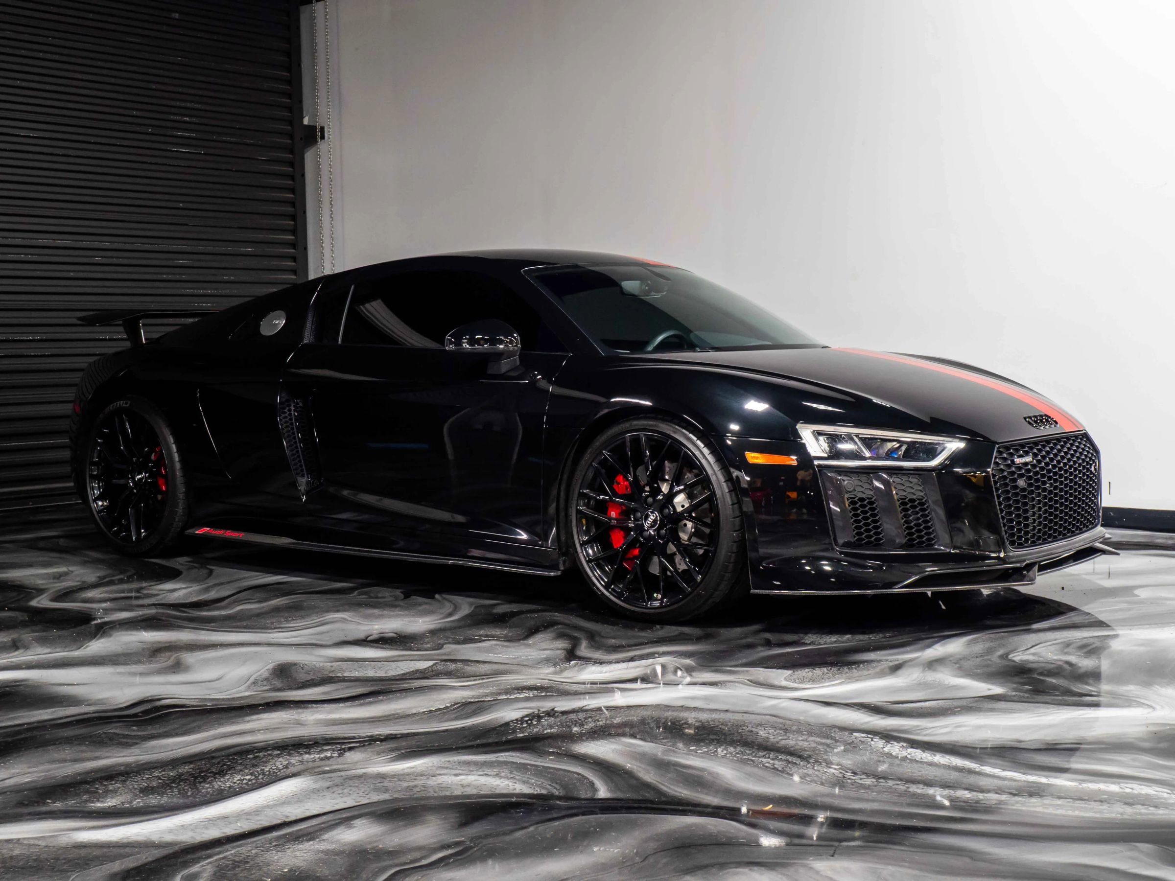 Used 2018 Audi R8 V10 w/ Premium Package image 4