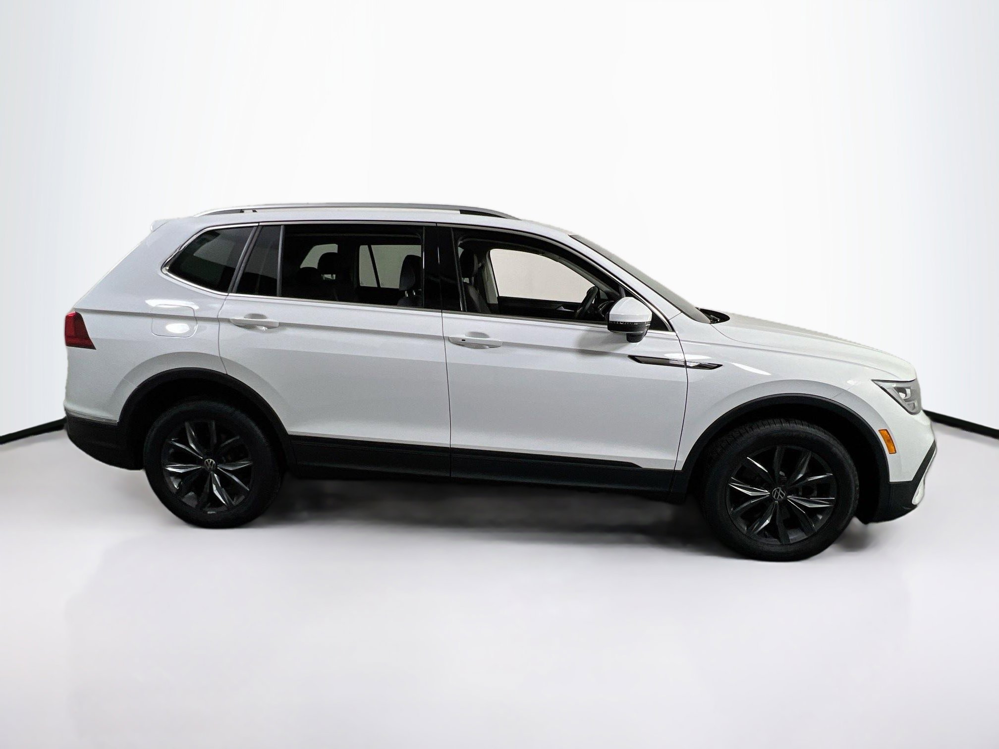 Used 2022 Volkswagen Tiguan SE AWD/4WD image 4
