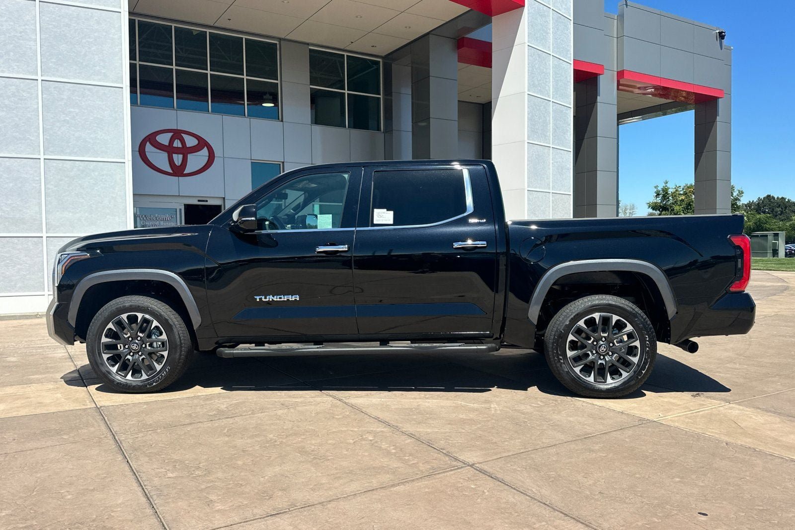 New 2026 Toyota Tundra Limited AWD/4WD image 7