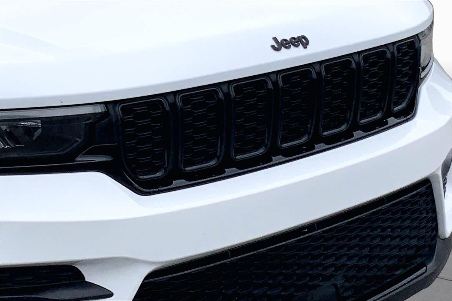Used 2022 Jeep Grand Cherokee Altitude AWD/4WD image 42