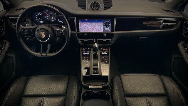 Used 2023 Porsche Macan S AWD/4WD image 6