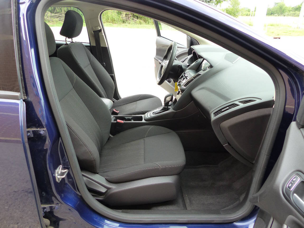 Used 2017 Ford Focus SEL FWD image 44