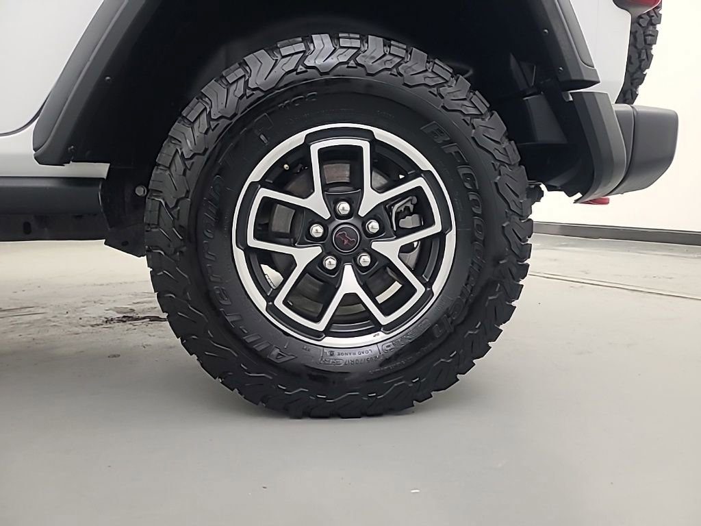 Used 2025 Jeep Wrangler Unlimited Rubicon AWD/4WD image 10