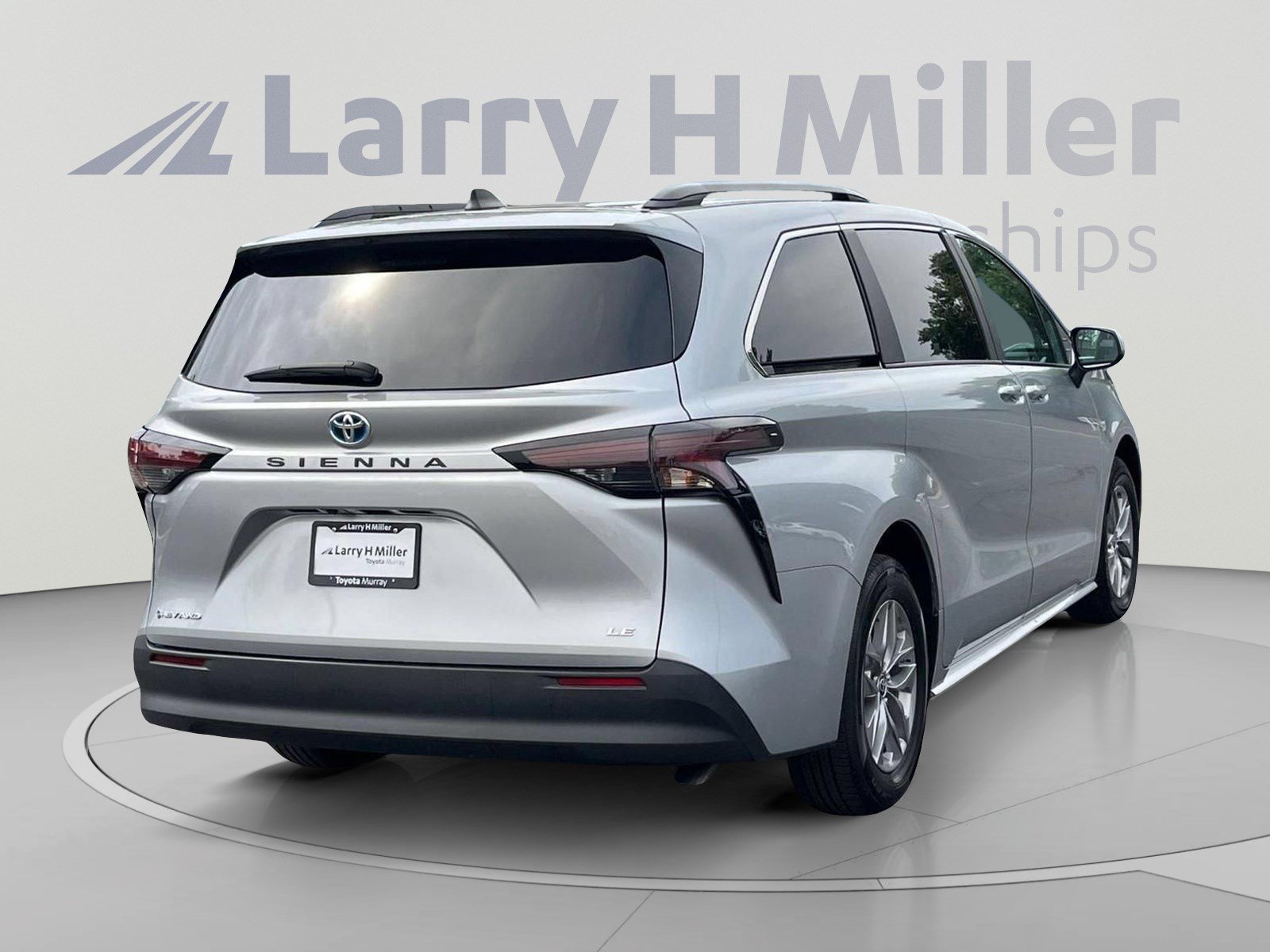 Used 2025 Toyota Sienna LE w/ LE Plus Package AWD/4WD image 5