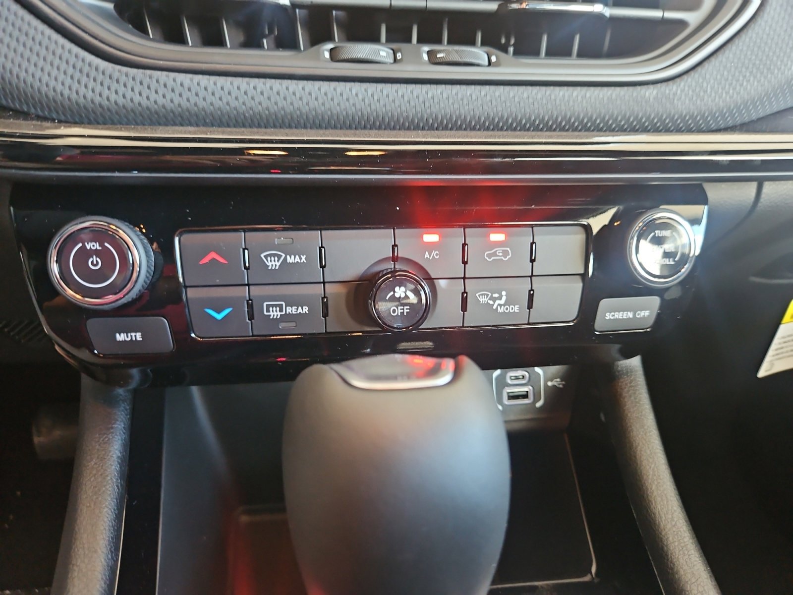 New 2026 Jeep Compass Latitude image 12