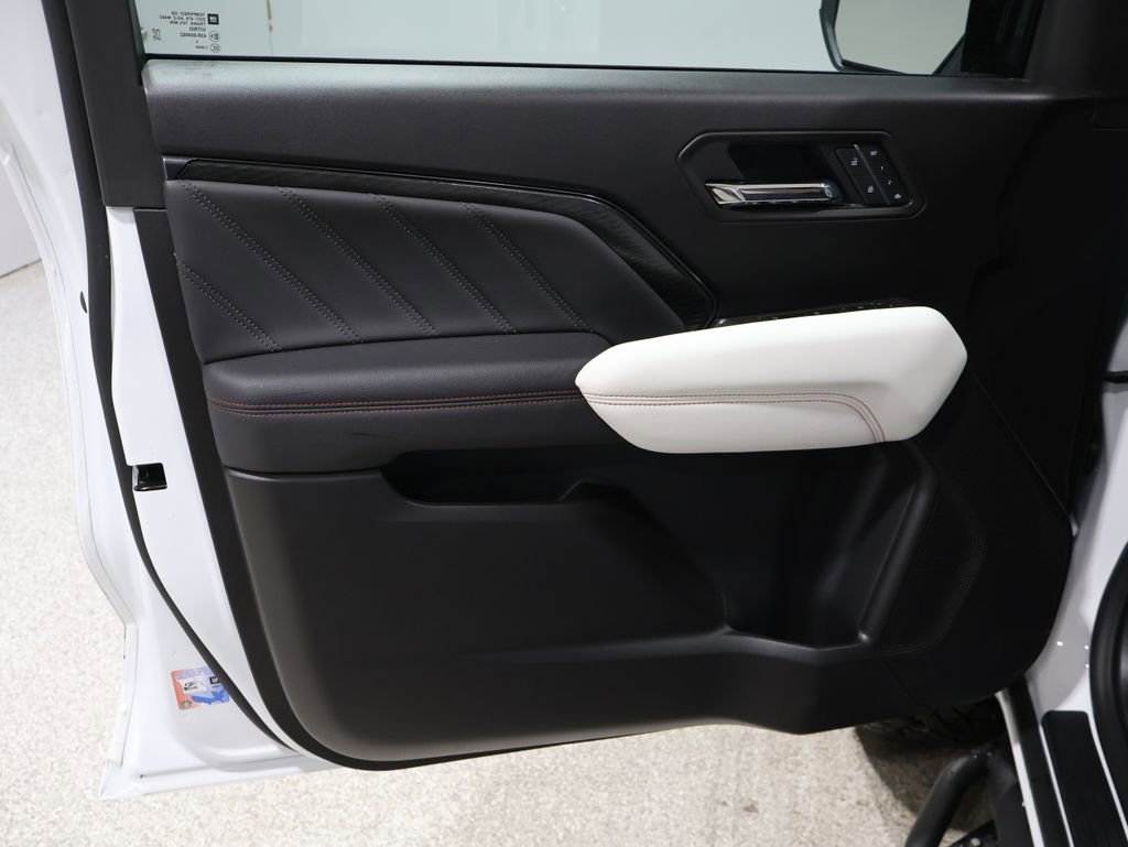 Used 2025 GMC Canyon AT4 w/ AT4X Package image 16