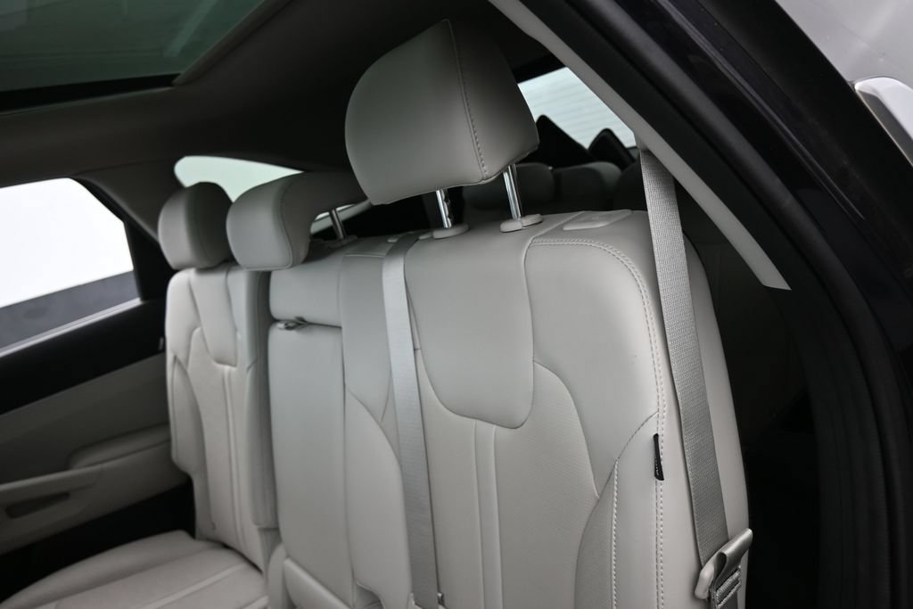 Used 2025 Kia Sorento S w/ Panoramic Sunroof Package FWD image 36