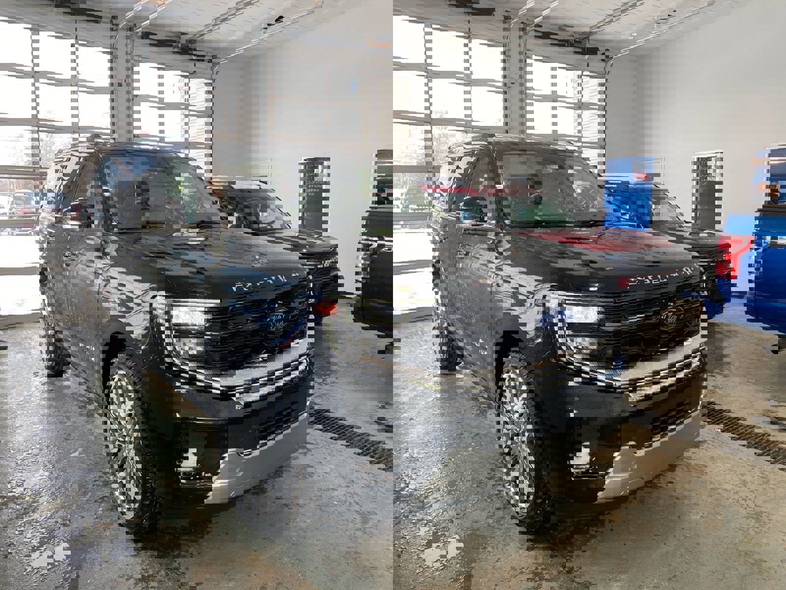 Used 2025 Ford Expedition Platinum w/ Platinum Ultimate Package image 4