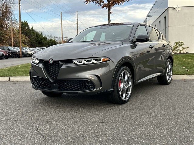 Used 2024 Alfa Romeo Tonale Veloce w/ Premium Interior Package image 1