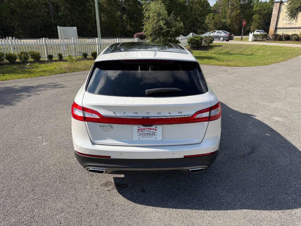 Used 2016 Lincoln MKX Reserve w/ Technology Package FWD image 5