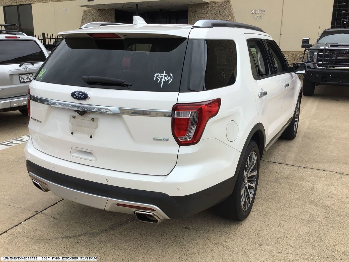 Used 2017 Ford Explorer Platinum image 4