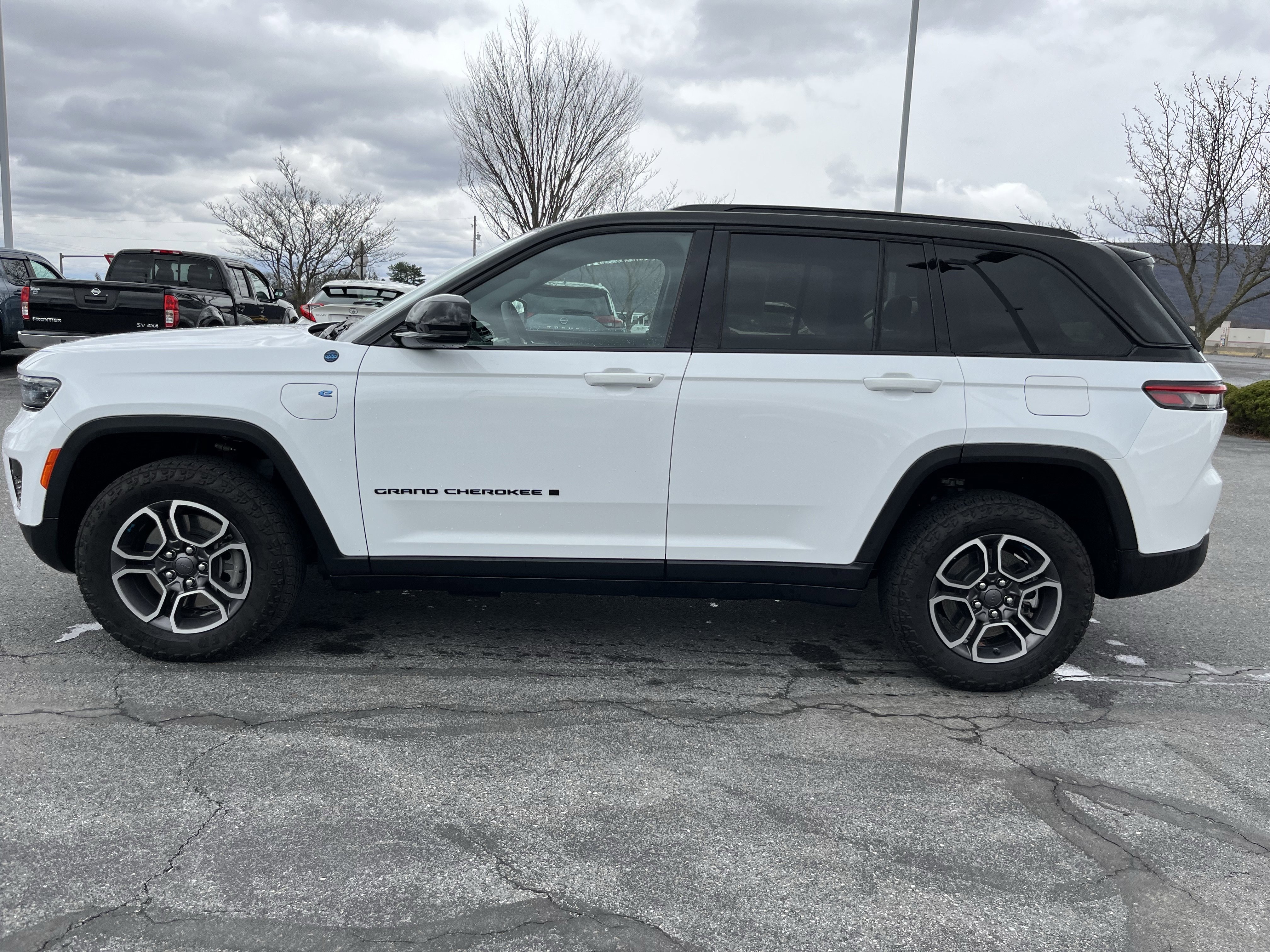 Used 2023 Jeep Grand Cherokee Trailhawk image 7